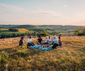 Pique-nique_au_coucher_du_soleil__pres_de_Castelnaud-de-Gratecambe-Teddy_Verneuil_Lezbroz-4043.png