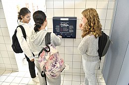 10-13--Distributeur-de-protections-hygieniques-Dep-47---XC.jpg