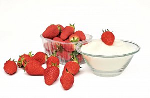Laver et équeuter 6 kg de fraises.