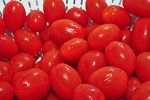 Laver 500 g de tomates cerises.
