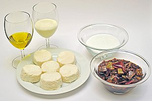6 cuil à soupe de chutney, 6 fromages de chèvre frais, 1 trait de crème fraîche, 1 trait d’huile d’olive, et 2 pincées de poivre.