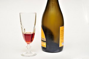 Servir dans un verre 3 cl de la préparation…