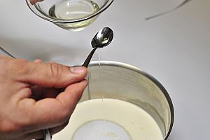 1 cuillère à café d’huile d’arachide ou de tournesol.