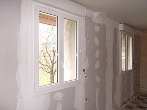 Après les travaux de menuiserie en vue de mieux isoler la maison.