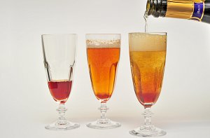 … et ajouter 7 cl environ de vin blanc Chardonnay.
