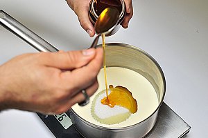100 g de miel de châtaigne.