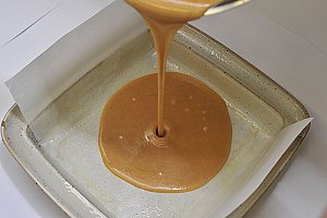 Verser le caramel.