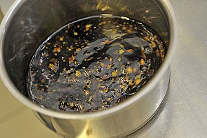 Faire réduire d’un tiers la sauce.