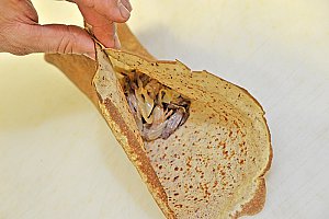 Pliage de l’aumônière.