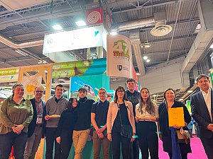 Les jeunes de la MFR Vallée du Lot ont prêté main forte sur le stand du Département. Merci à eux ! - © Département 47