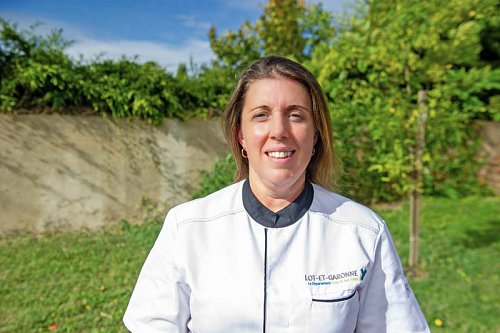 16-17.-Maryline-Carrere---cheffe-cuisiniere-College-Duras.jpg