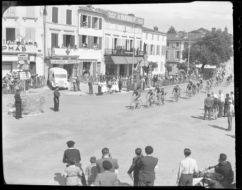 20-23---Tour-de-France-1951-de-passage-a-Villeneuve-sur-Lot_529-Fonds-Delvert_012-800px.jpg