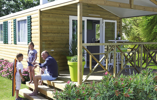 45---camping-lamontjoir-Chalet-Bord-de-Lac-avec-terrasse.png