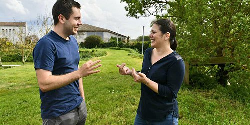 Joey-Clerc-et-sa-mere-Corinne-Huguenot---asso-Tous-en-signe-47---Lydie-Balloux-Sud-Ouest.jpg