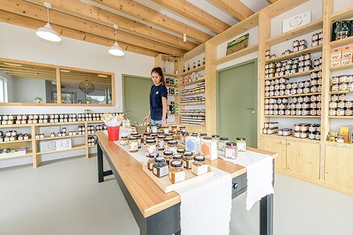 Manon-dans-la-boutique-de-Bouglon---_XCD9357.JPG